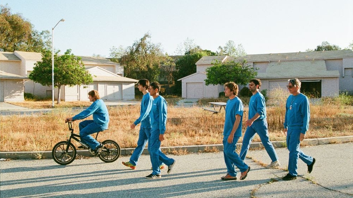 Mike D annonce son premier album solo Thank You et partage son nouveau single "True Colors"