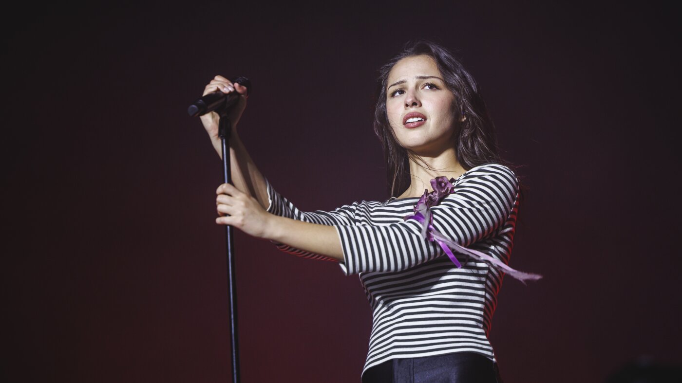 Olivia Rodrigo domine les charts pop dès la première semaine de son nouvel album : NPR