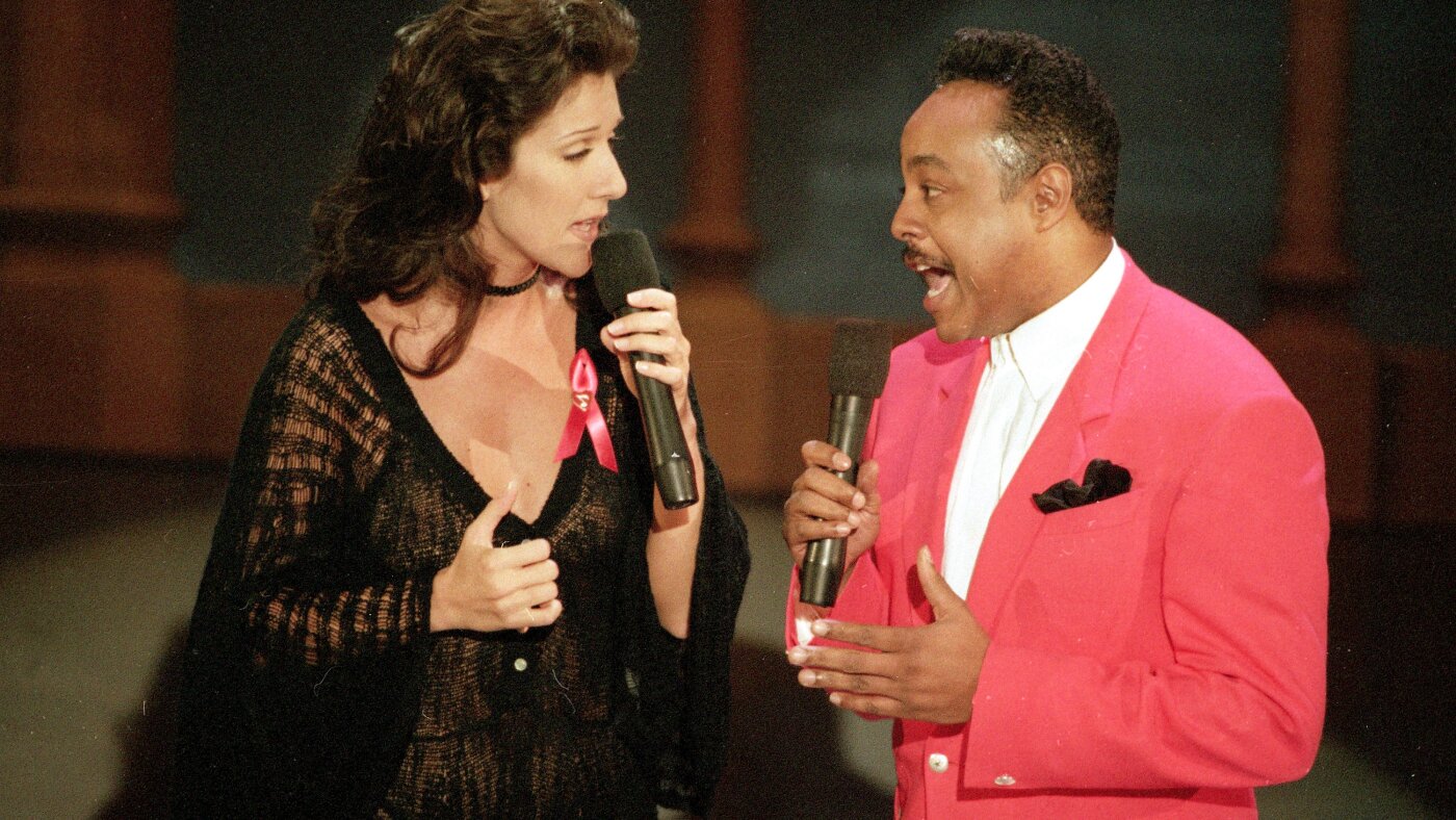 Peabo Bryson, connu pour les duos "Aladdin" et "La Belle et la Bête", est décédé à 75 ans : NPR