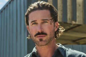 Riley Green annonce les dates de la tournée « Cowboy As It Gets » de l'automne 2026