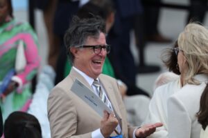 Stephen Colbert refait surface à l'ouverture de la bibliothèque présidentielle d'Obama