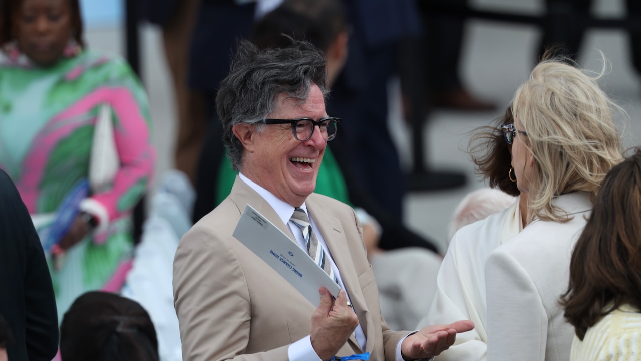 Stephen Colbert refait surface à l'ouverture de la bibliothèque présidentielle d'Obama