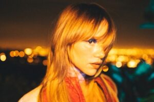 Suki Waterhouse sur Loveland et la maternité : Podcast