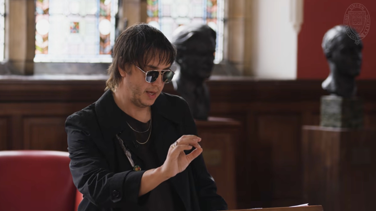 Julian Casablancas défend la position des « sionistes américains » à Oxford