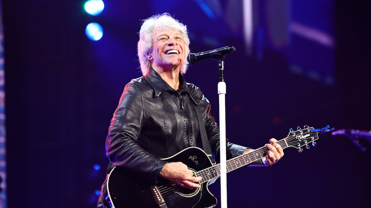 Bon Jovi donne le coup d'envoi de la "Forever Tour" au MSG alors que Jon Bon Jovi revient d'une chirurgie vocale