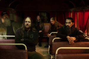Amon Amarth dévoile la toute première chanson acoustique « Upphaf »