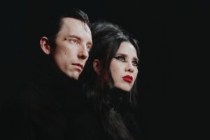 Twin Temple annonce un nouveau disque Doomed Lovers et dévoile le premier single