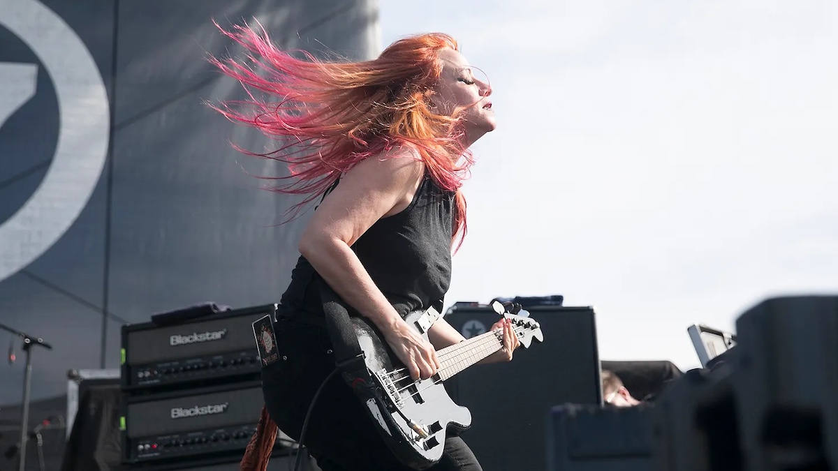 300 000 $ versés à la lutte contre le cancer du cerveau de la bassiste de L7, Jennifer Finch
