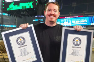 Shane Gillis bat deux records du monde Guinness pour la comédie live