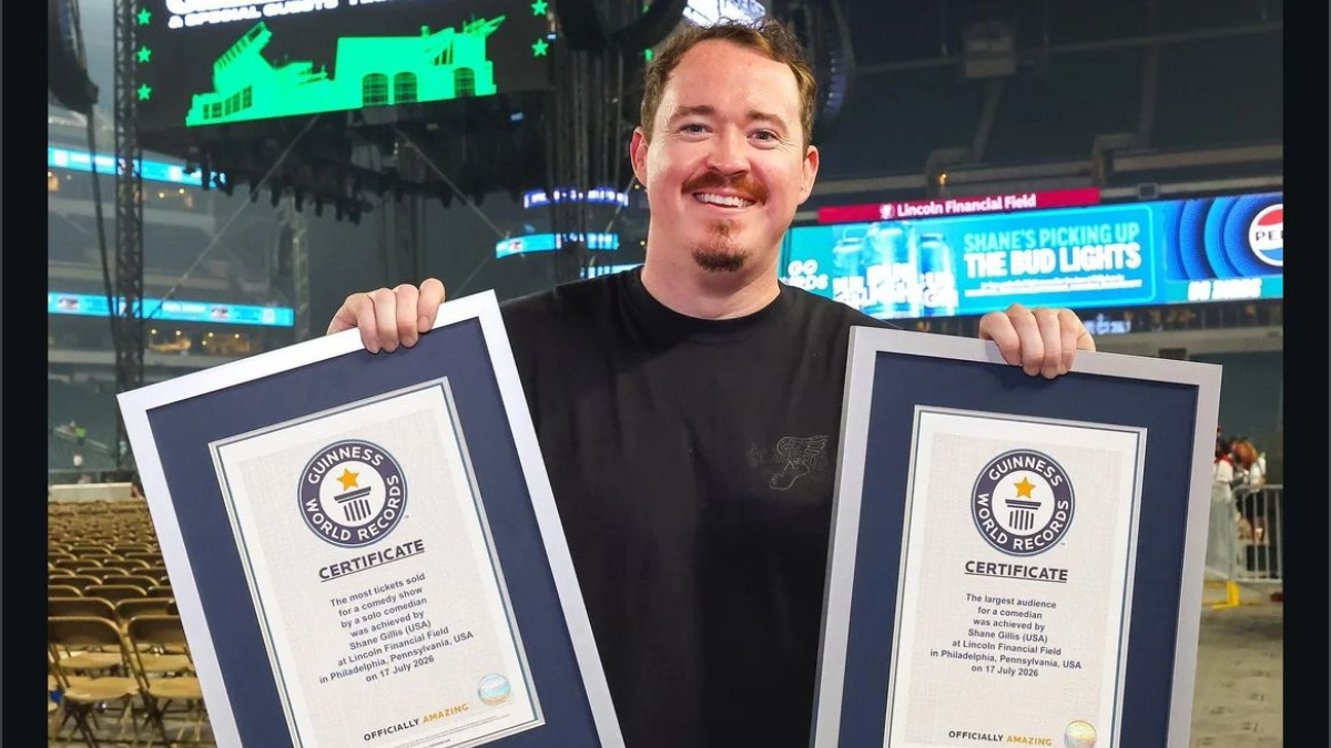 Shane Gillis bat deux records du monde Guinness pour la comédie live
