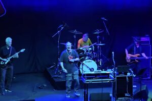 Tomahawk joue son premier concert en 13 ans alors qu'il lance sa tournée avec Melvins