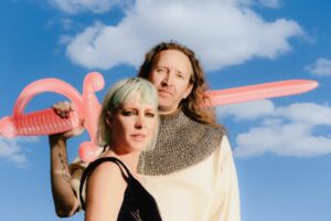 Sylvan Esso annonce son premier album auto-édité Ow ∞, partage « Concrete Glen »