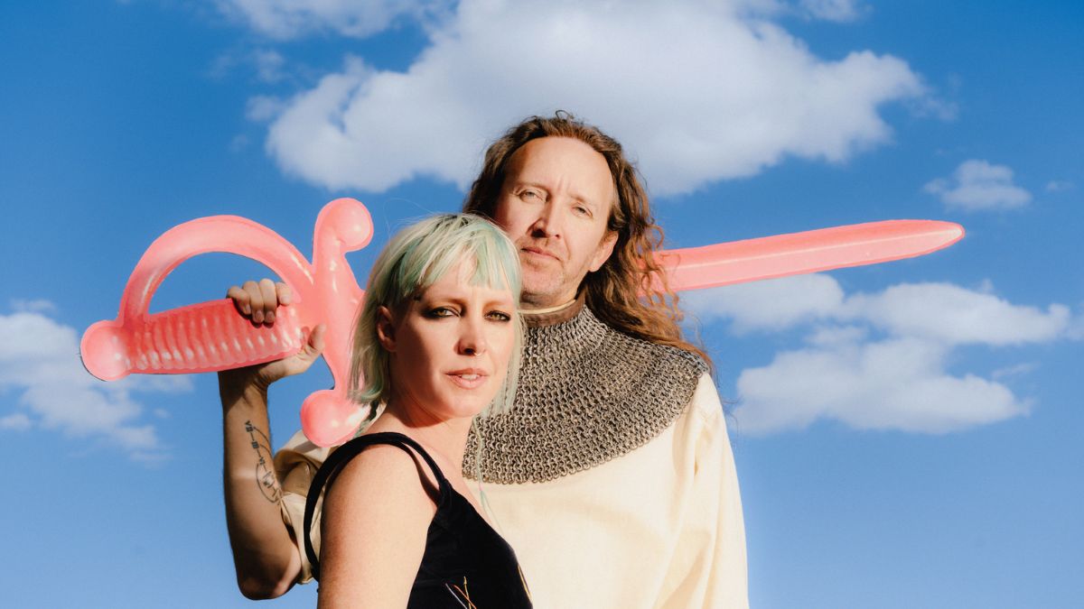 Sylvan Esso annonce son premier album auto-édité Ow ∞, partage « Concrete Glen »