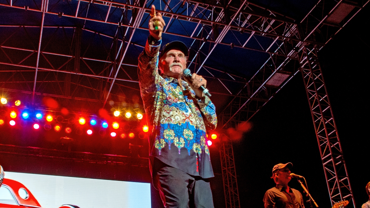 Les Beach Boys reprogramment leurs dates de tournée estivale pour que Mike Love se "recharge"