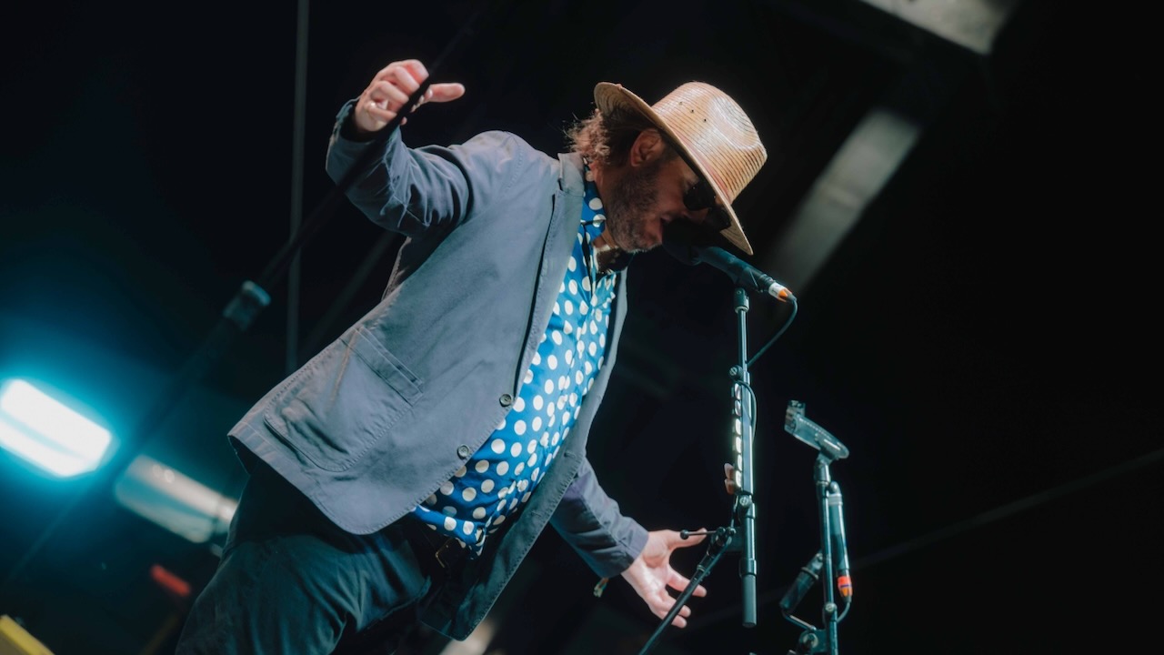 Bon Iver interprète l'intégralité des reprises de Bob Dylan dans le rôle de Bon Dylan au Festival des Eaux Claires
