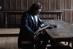 Tony Iommi annonce un nouvel album solo et lance « World Alone »