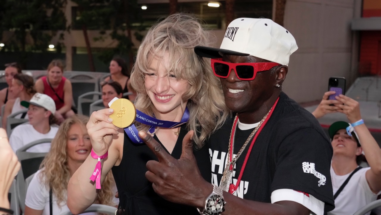 Flavour Flav célèbre les olympiennes américaines à Vegas avec les Backstreet Boys, Ed Sheeran